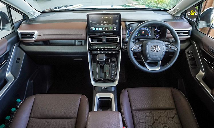 Toyota Innova HyCross Tech & Interior 