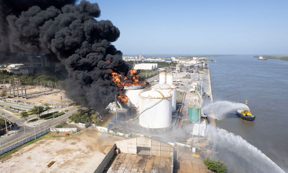 Oil Tank In Colombia’s Barranquilla Explodes Into Flames, One Dead