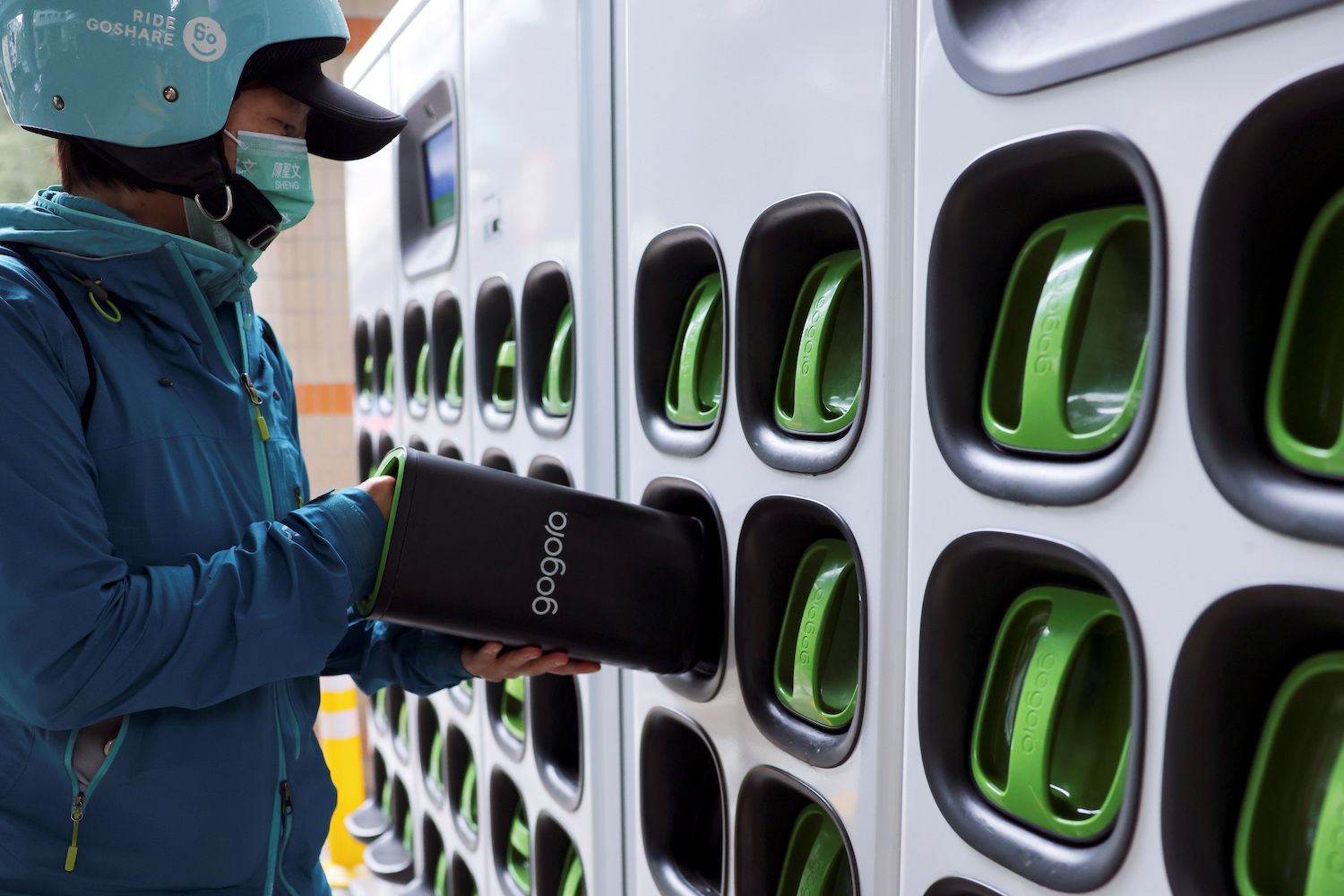 Maharashtra Enters $2.5 Billion (Rs. 20,000 Cr.) Partnership For EV Battery-Swapping Stations