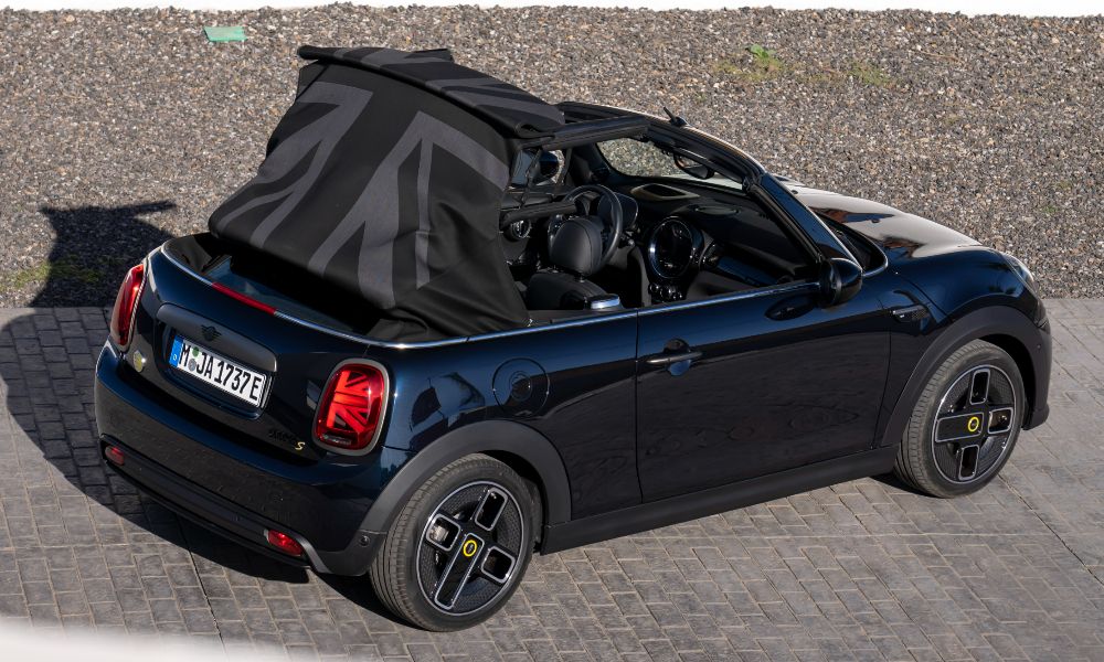 Cooper SE Convertible in Europe