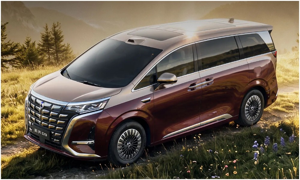 denza d9 mpv carandbike 1
