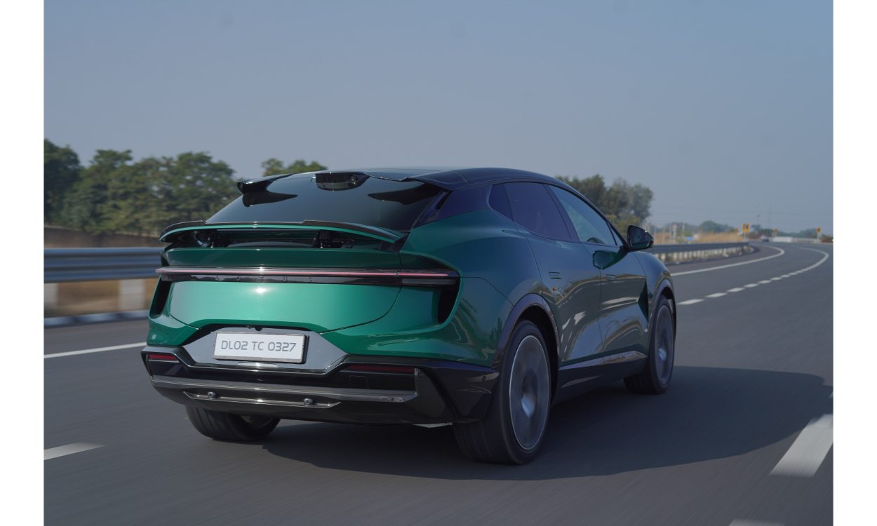 lotus eletre rideview 1