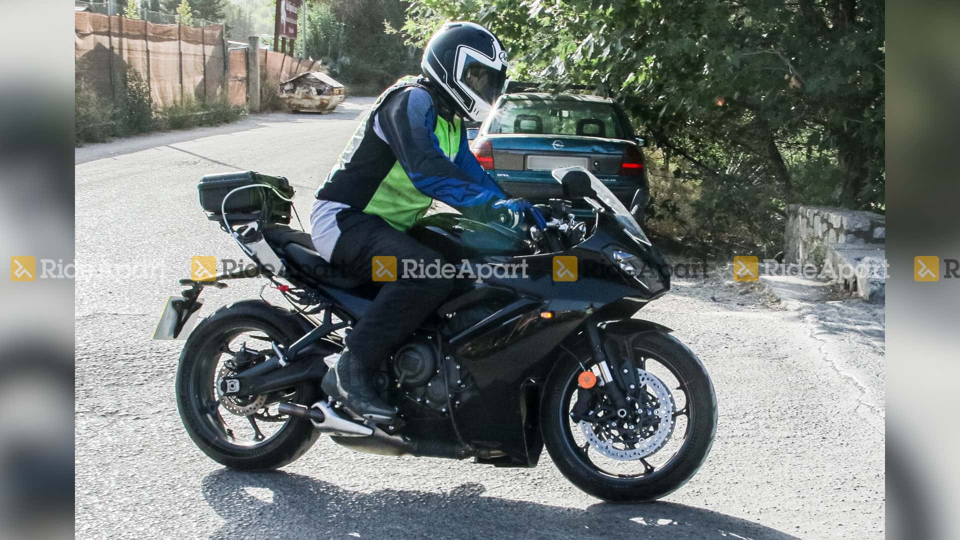 triumph daytona 660 spy photos 3