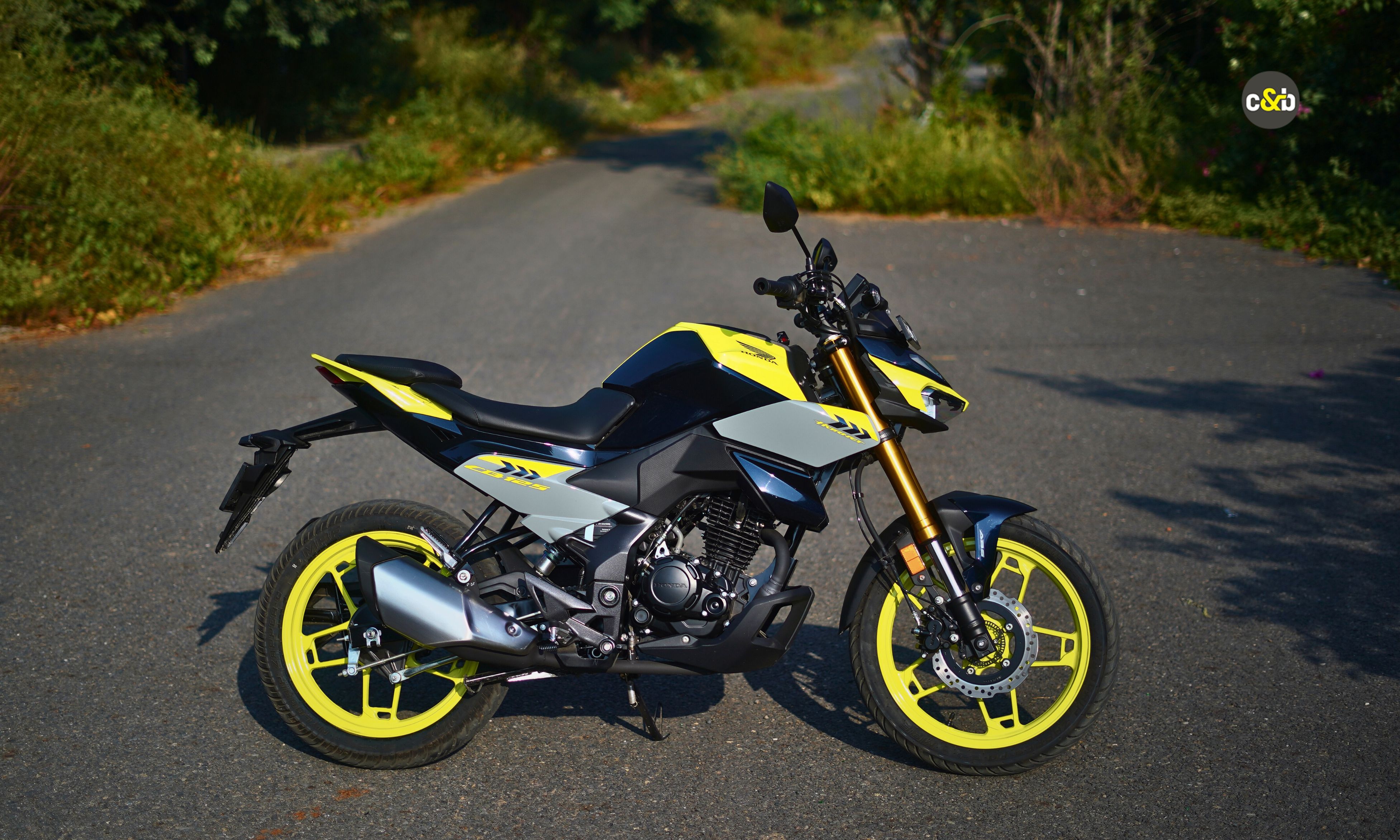 Honda CB 125 Hornet side view