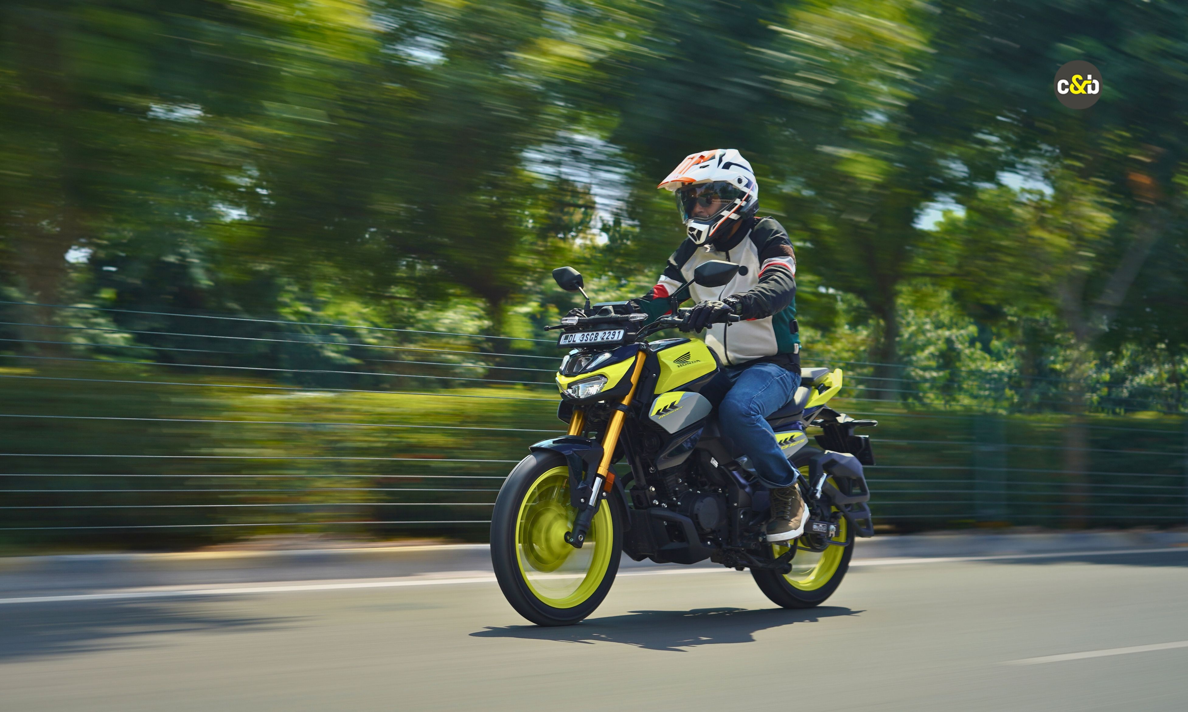 Honda CB 125 Hornet ride view