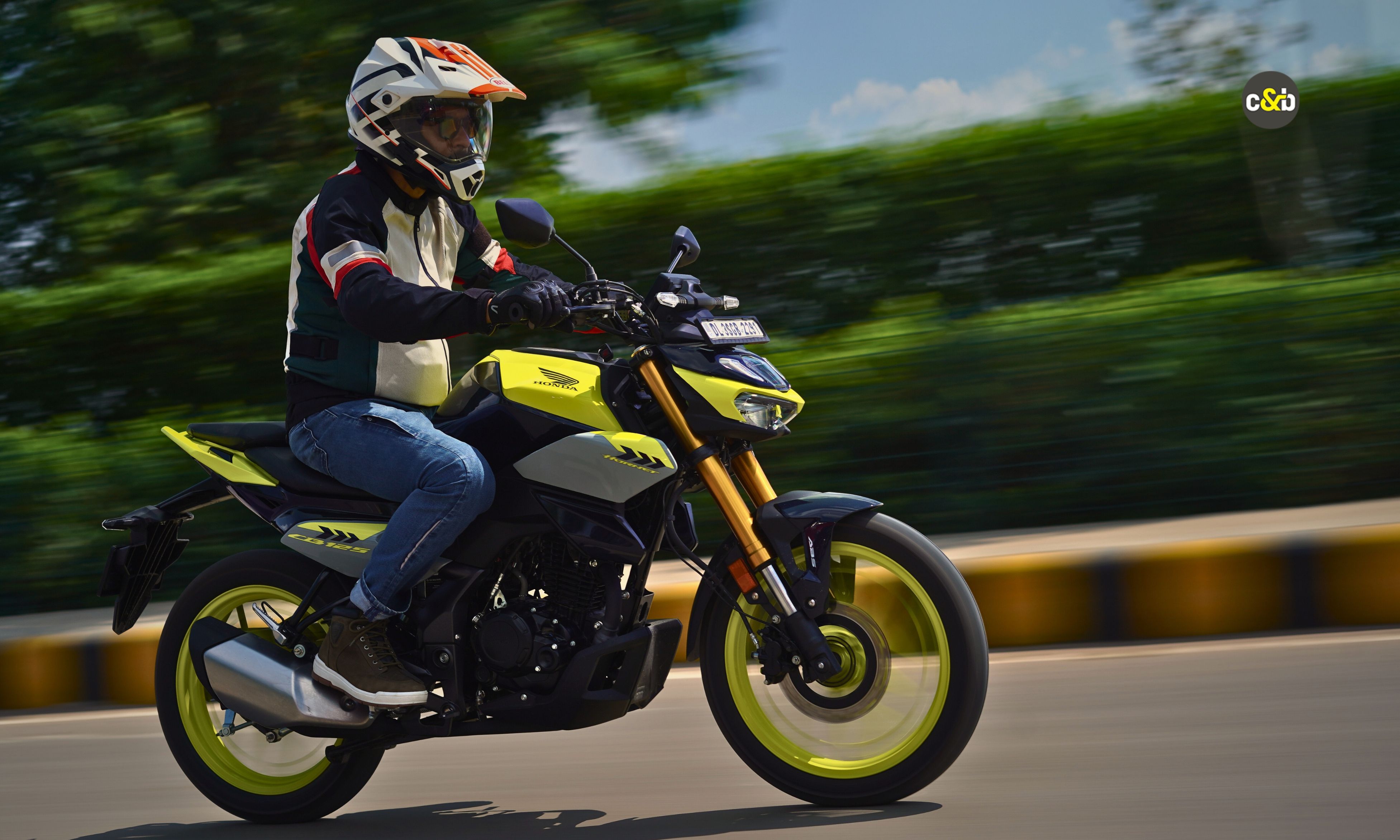Honda CB 125 road side