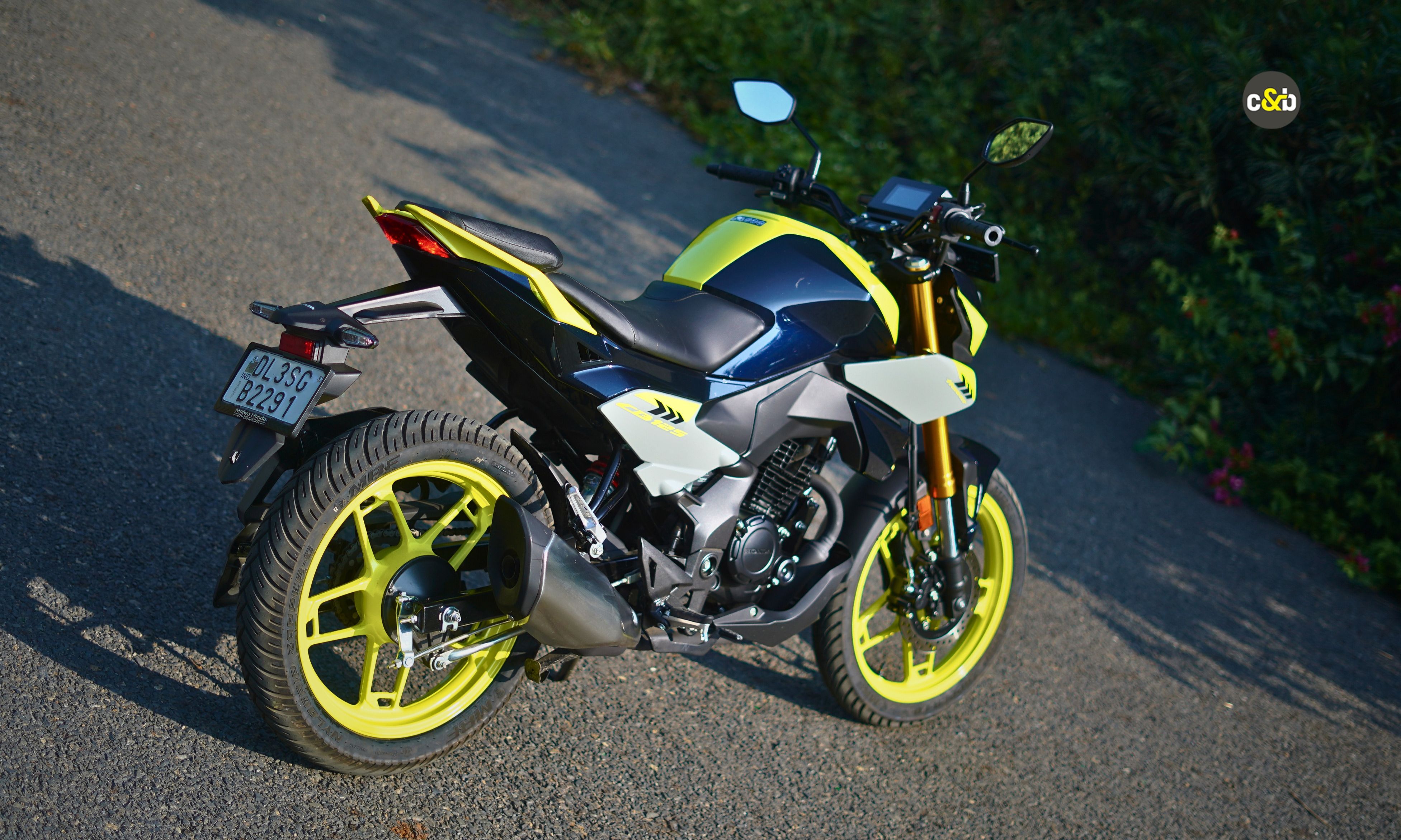 Honda CB 125 Hornet Back side profile