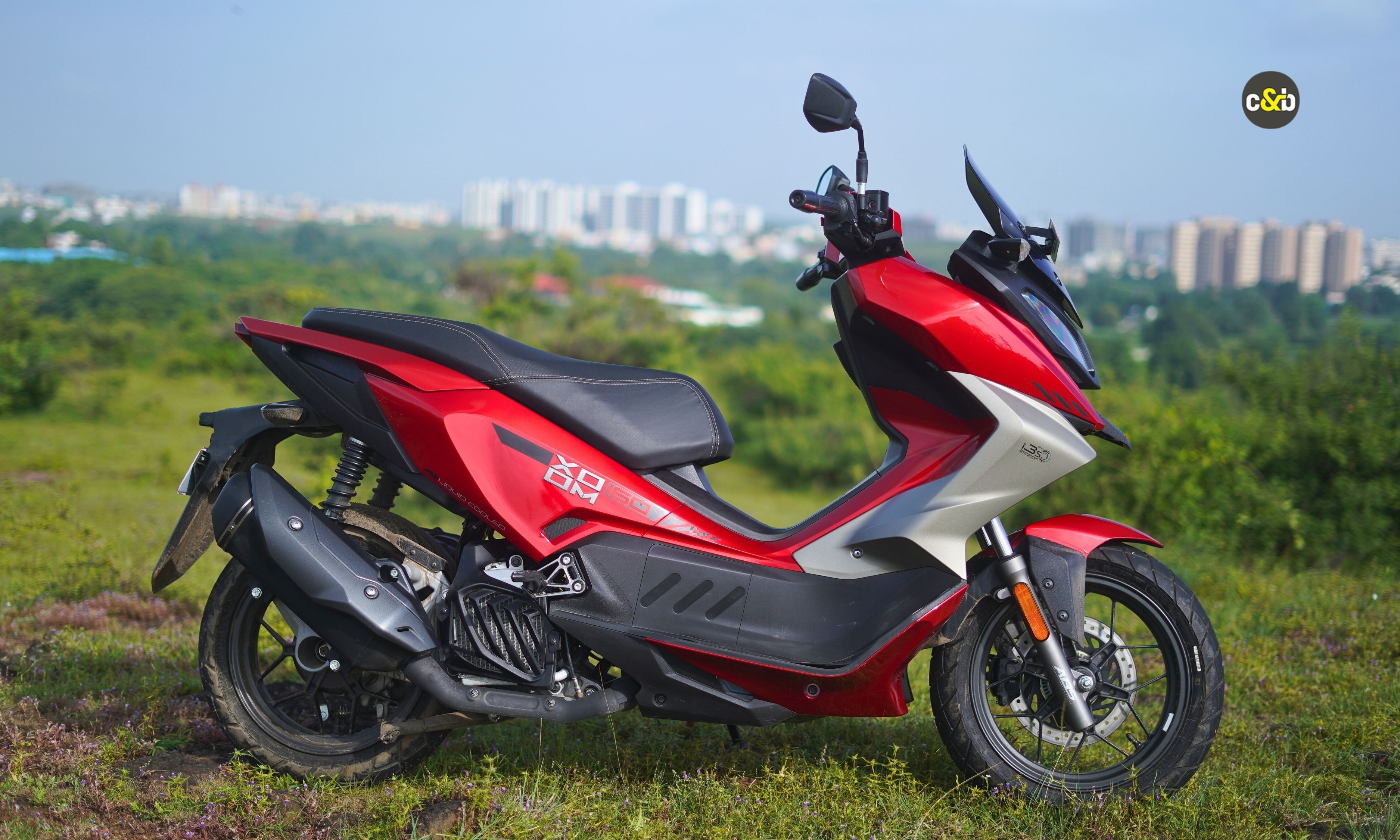 Hero Xoom 160 Side View