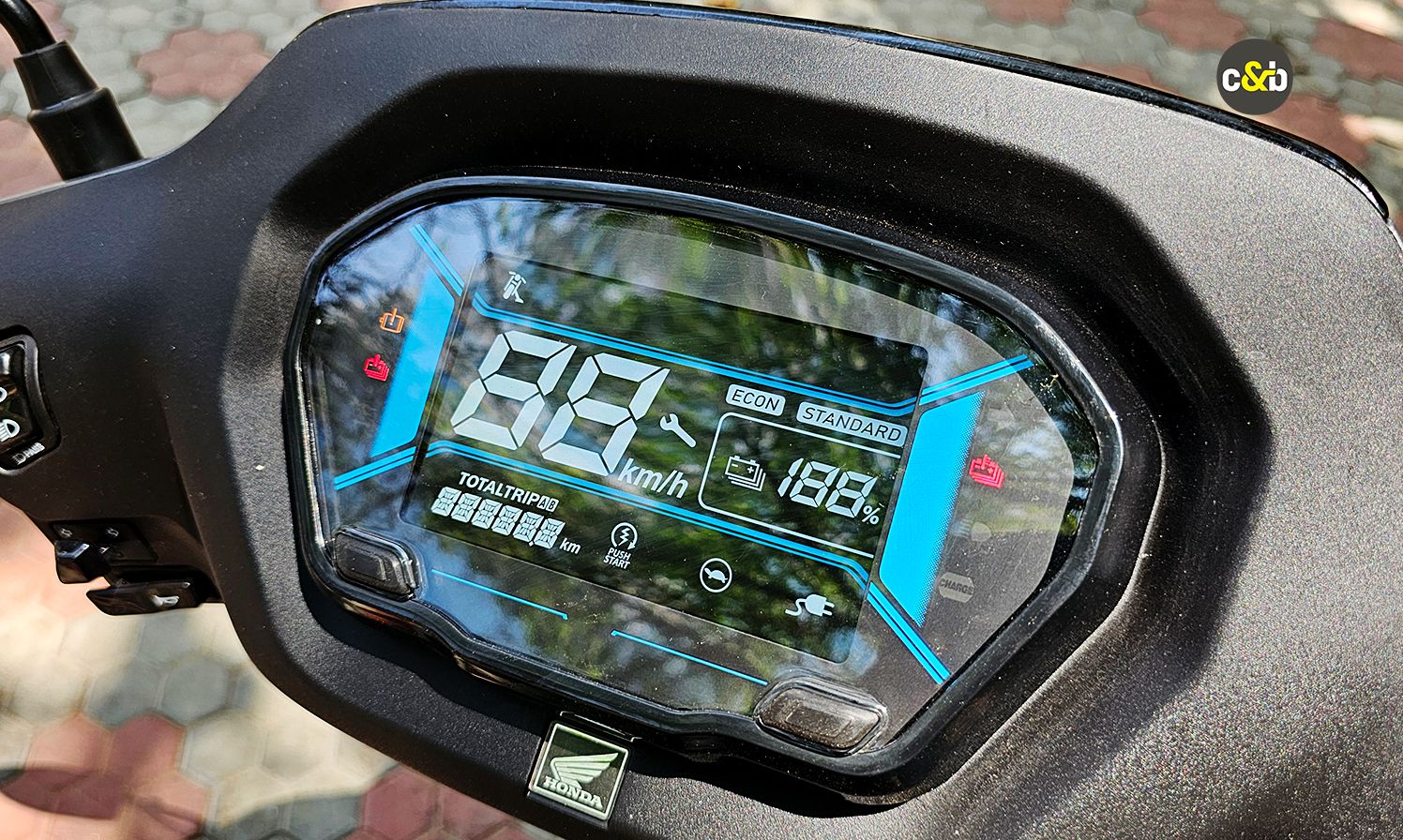 Instrumentation & Connectivity Honda QC1