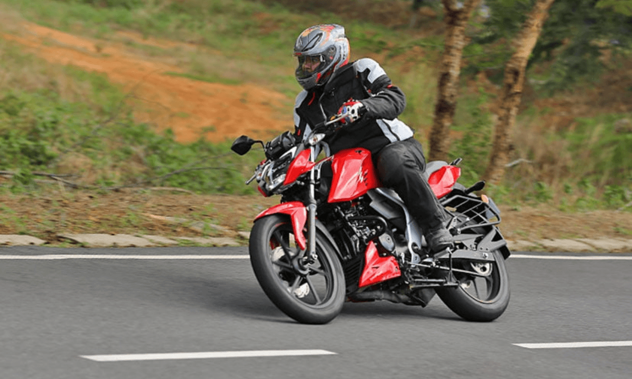 TVS Apache RTR 160 4V ride view
