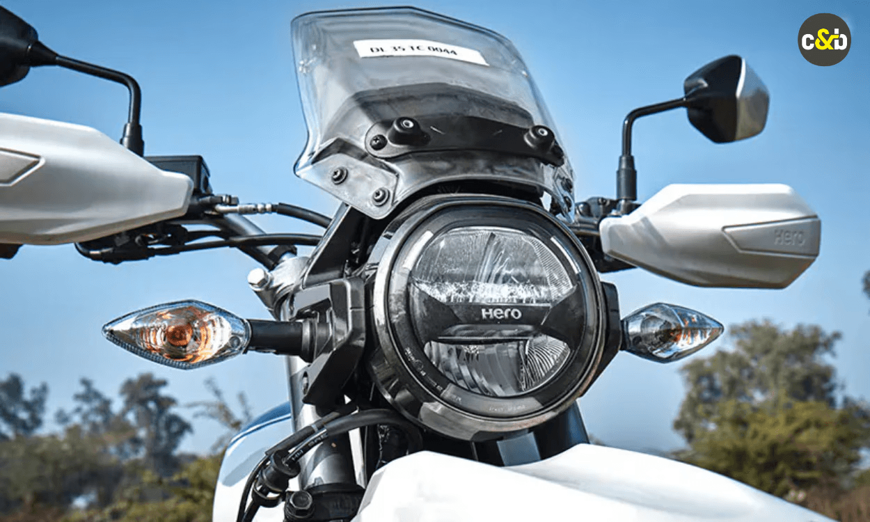 hero-xpulse-200t-4v Headlight