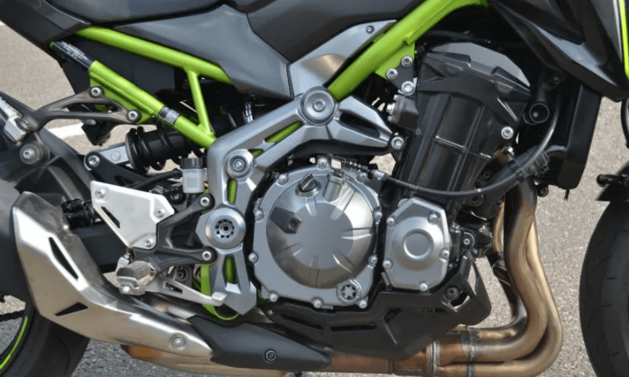 948 cc inline-four engine kawasaki-z900